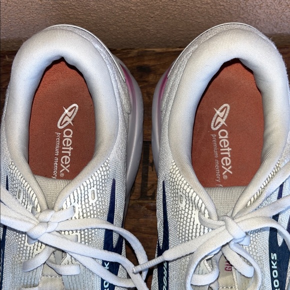 Brooks Women's Ghost 16 Athletic Shoes - Picture 7 of 10